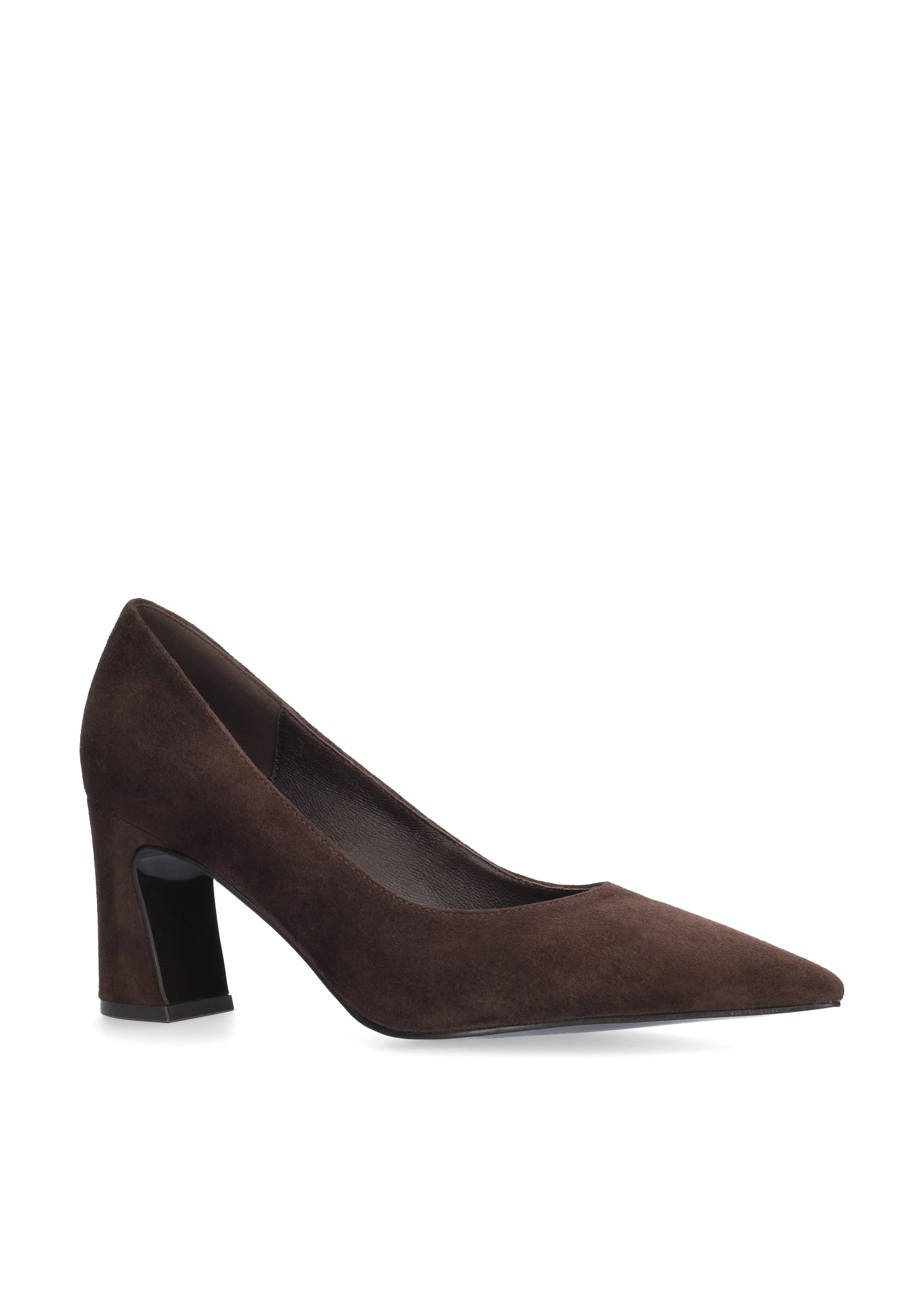 Vista lateral de los zapatos de salón de ante para mujer Simone Pumps en color marrón, con punta afilada y tacón de bloque de 7 cm de BIBI LOU.