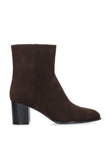 Vista lateral de los botines de ante para mujer North Booties en color marrón con tacón de bloque de 6,5 cm y cremallera interior de BIBI LOU.