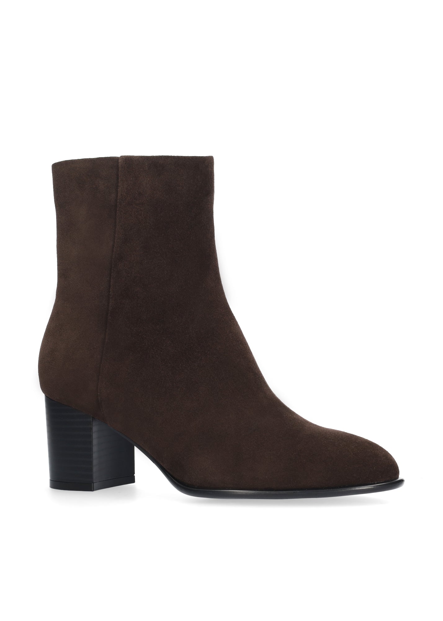 Vista lateral de los botines de ante para mujer North Booties en color marrón con tacón de bloque de 6,5 cm y cremallera interior de BIBI LOU.