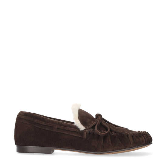 Vista lateral de los mocasines de serraje para mujer Balance Loafers en color marrón, con punta redonda, cordones y forro de pelo sintético de BIBI LOU.
