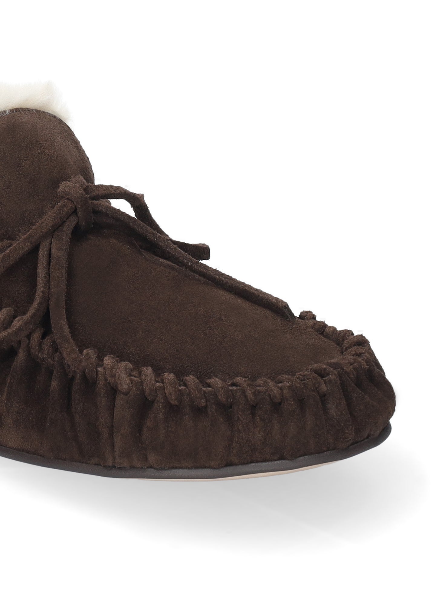 Vista lateral de los mocasines de serraje para mujer Balance Loafers en color marrón, con punta redonda, cordones y forro de pelo sintético de BIBI LOU.