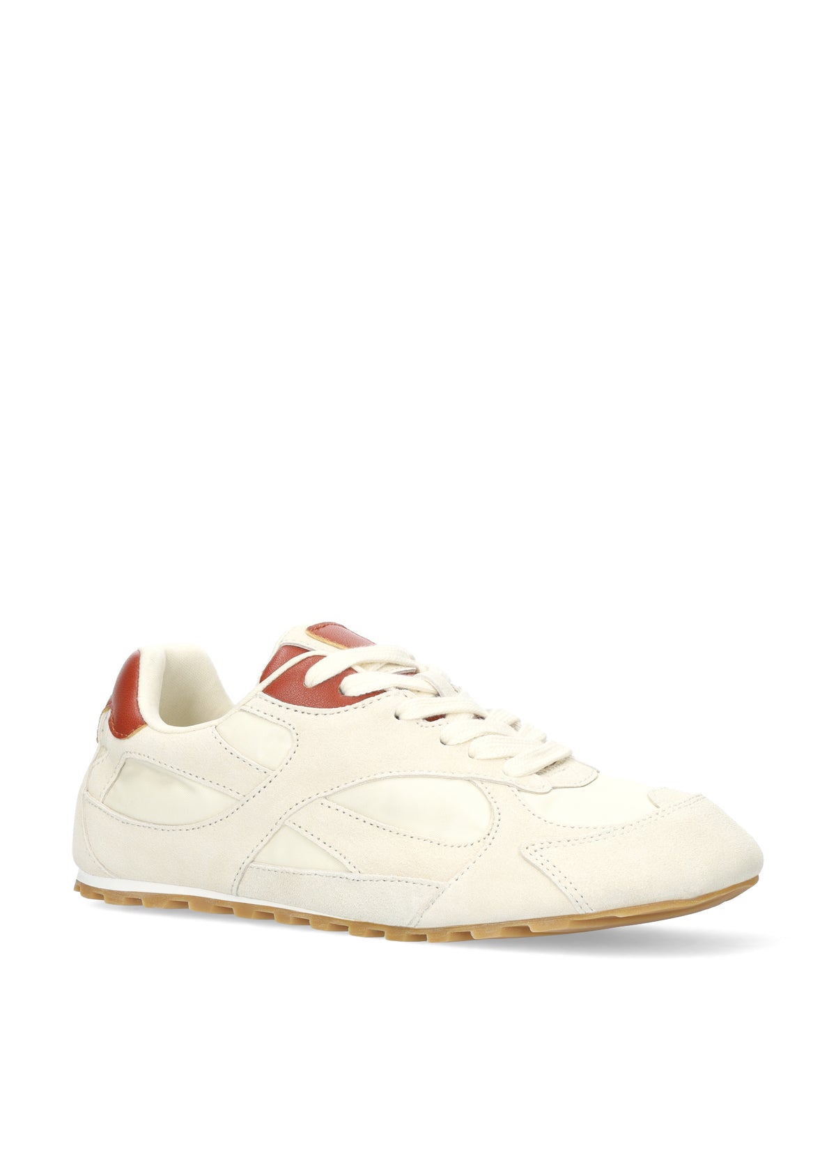 Vista lateral de las zapatillas deportivas de serraje y tejido técnico para mujer Heritage Sneaker en color off white, con punta redonda y suela plana de BIBI LOU.