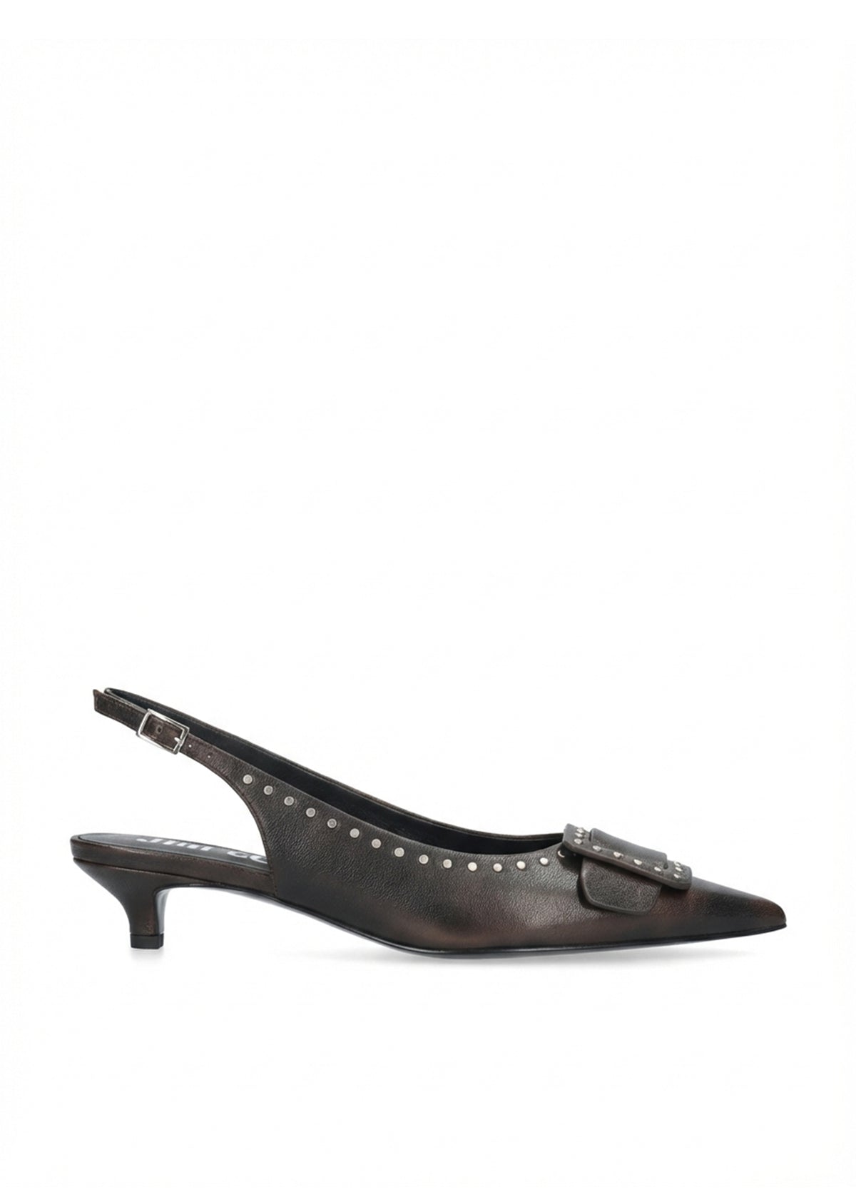Vista lateral de los zapatos de salón de piel cepillada para mujer Altair Pumps 35 en color marrón, con punta afilada, adorno con tachas y tacón de aguja de 3,5 cm de BIBI LOU.