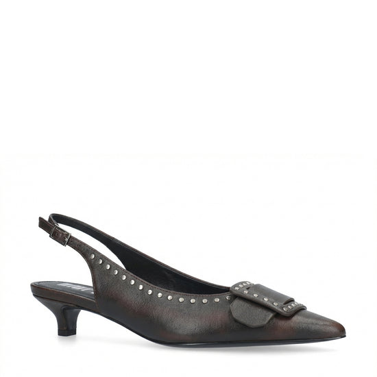 Vista lateral de los zapatos de salón de piel cepillada para mujer Altair Pumps 35 en color marrón, con punta afilada, adorno con tachas y tacón de aguja de 3,5 cm de BIBI LOU.