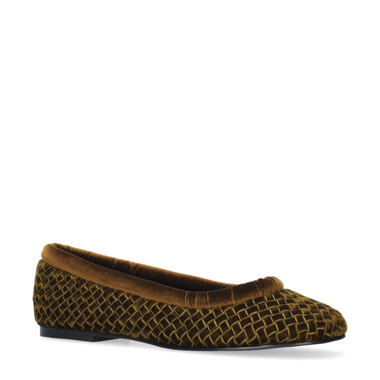 Vista lateral de las bailarinas de terciopelo trenzado para mujer Auri Ballerinas en color ocre, con punta redonda y tacón plano de BIBI LOU.